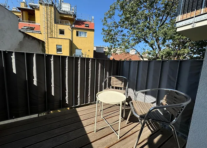 Spacious Group With Balcony