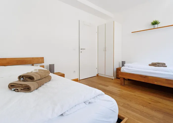Spacious Group With Balcony Apartment