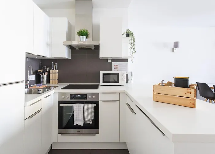 Spacious Group With Balcony Apartment
