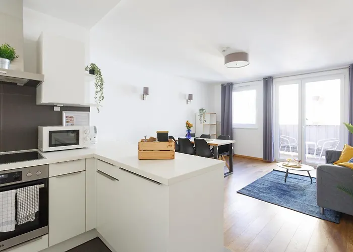 Apartment Spacious Group With Balcony *
