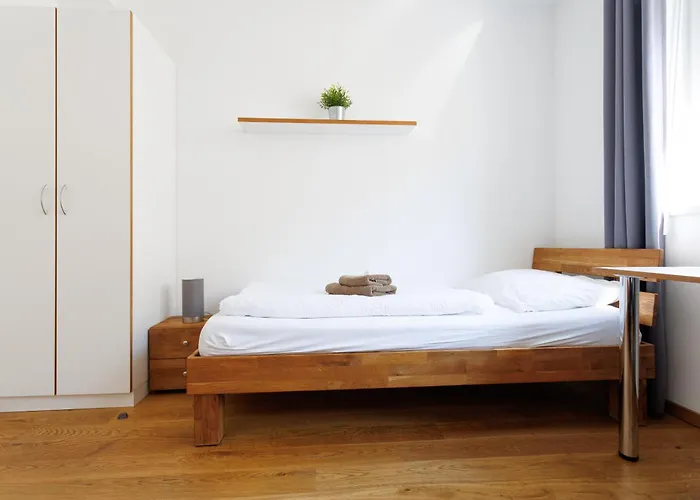 Spacious Group With Balcony Apartment Vienna