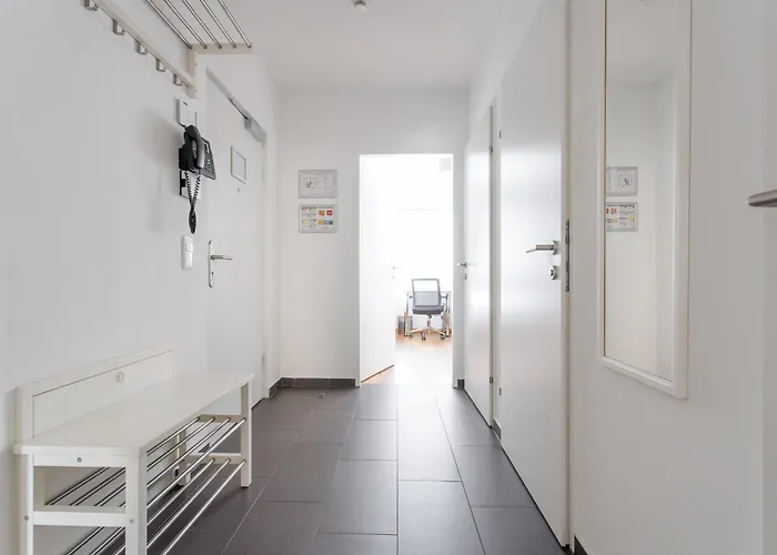 Spacious Group With Balcony Apartment *