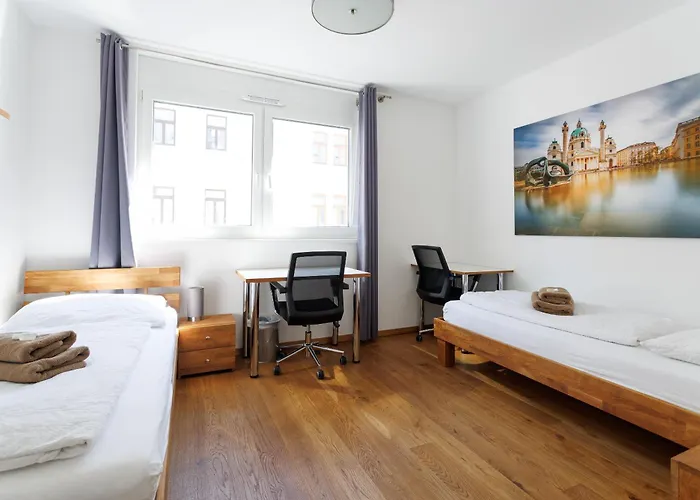 Spacious Group With Balcony Apartment *